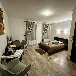 Dworek Złoty Róg I Restauracja 3*, Kraków Polska