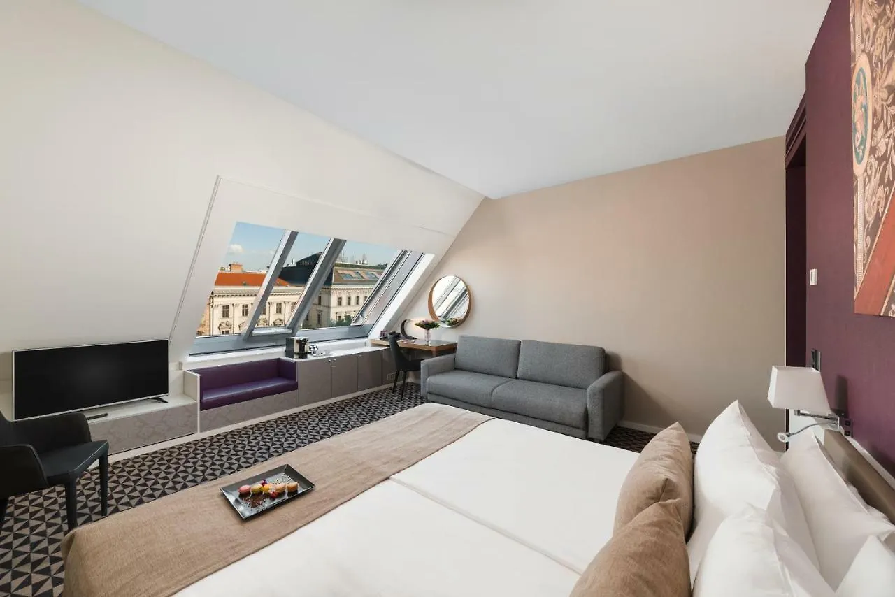 Hotel Moments Budapest By Continental Group 4*,